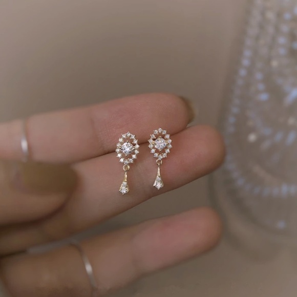 Sterling Silver Gold Oval Tassel Stud Earrings - Picture 3 of 11